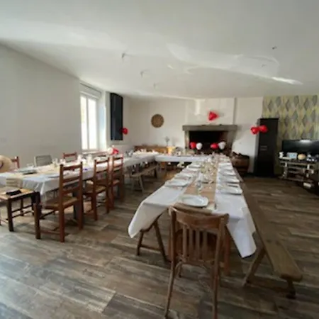 Ferienhaus De Caractere A La Campagne Avec Piscine Gorron