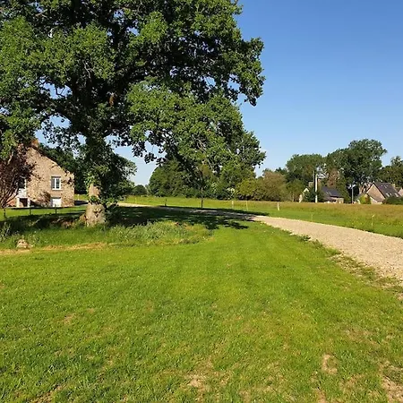 Ferienhaus De Caractere A La Campagne Avec Piscine Gorron